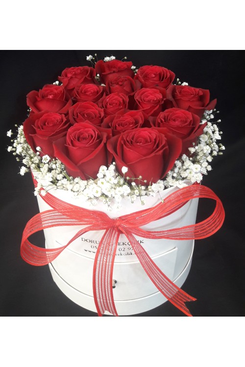 KUTU İÇERİSİNDE 15 ADET KIRMIZI GÜL